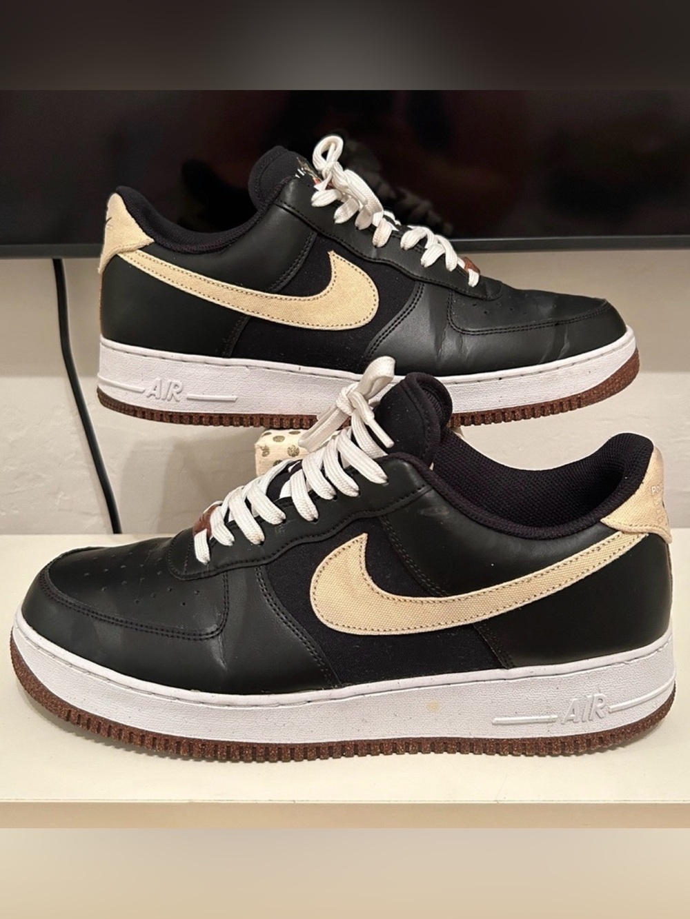 Nike Air Force 1 ‘07 LV8 pomegranate sneakers